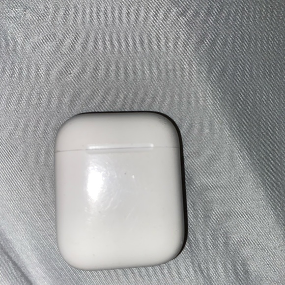 Air pod 1 case only - Picture 3 of 8